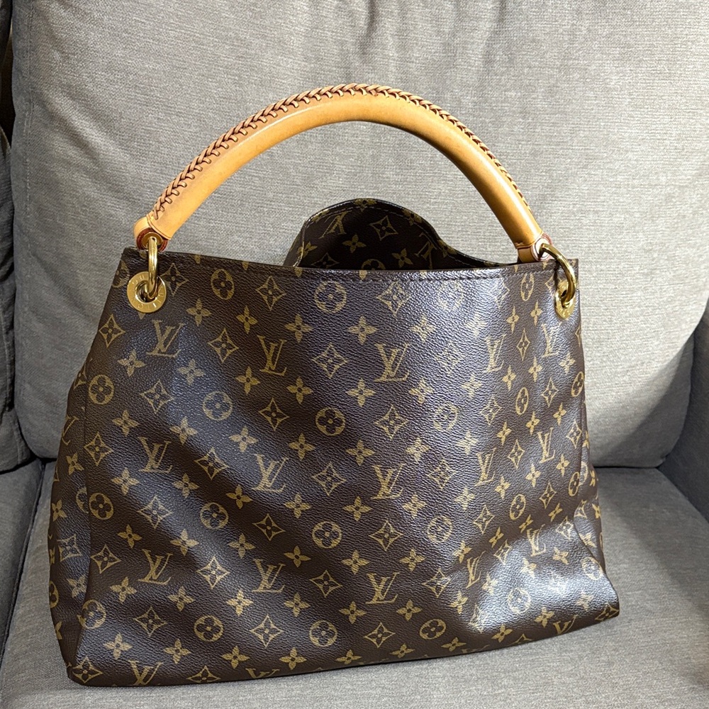 Authentic Louis Vuitton Artsy MM Monogram Hobo Rank A w/ Dust Bag - Picture 4 of 13